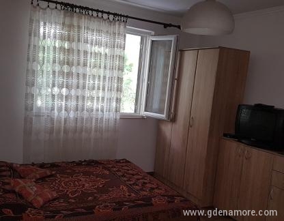 Vila Kraljevic, Large apartment, private accommodation in city Lepetane, Montenegro - Veliki apartman